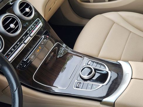 Used 2018 Mercedes-Benz GLC 300 4MATIC image 19