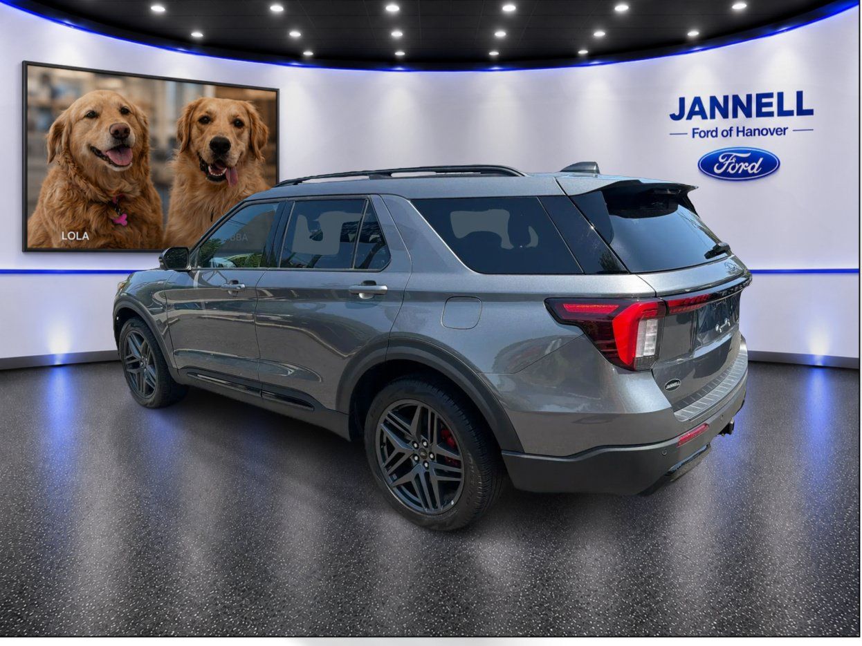 Used 2025 Ford Explorer ST-Line w/ ST-Line Street Pack AWD/4WD image 8
