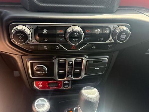 Used 2020 Jeep Gladiator Rubicon w/ Trailer Tow Package AWD/4WD image 21