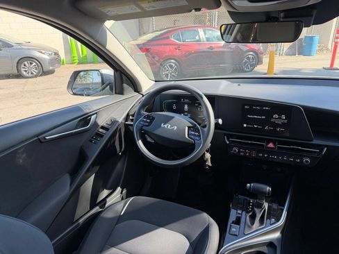 Used 2026 Kia Niro LX FWD image 32