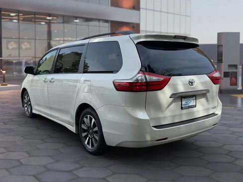 Used 2018 Toyota Sienna Limited Premium FWD image 6
