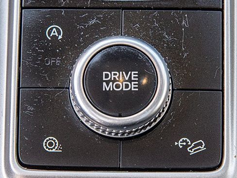 Used 2021 Ford Explorer XLT w/ Equipment Group 202A AWD/4WD image 24