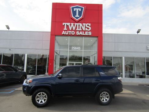 Used 2019 Toyota 4Runner TRD Off-Road AWD/4WD image 1