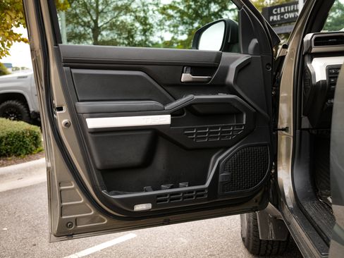 Used 2024 Toyota Tacoma TRD Off-Road image 14