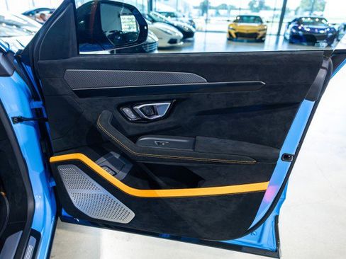Used 2024 Lamborghini Urus Performante AWD/4WD image 35