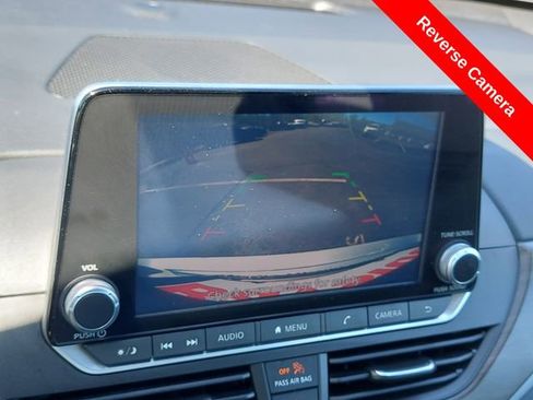 Used 2024 Nissan Altima 2.5 SV FWD image 11