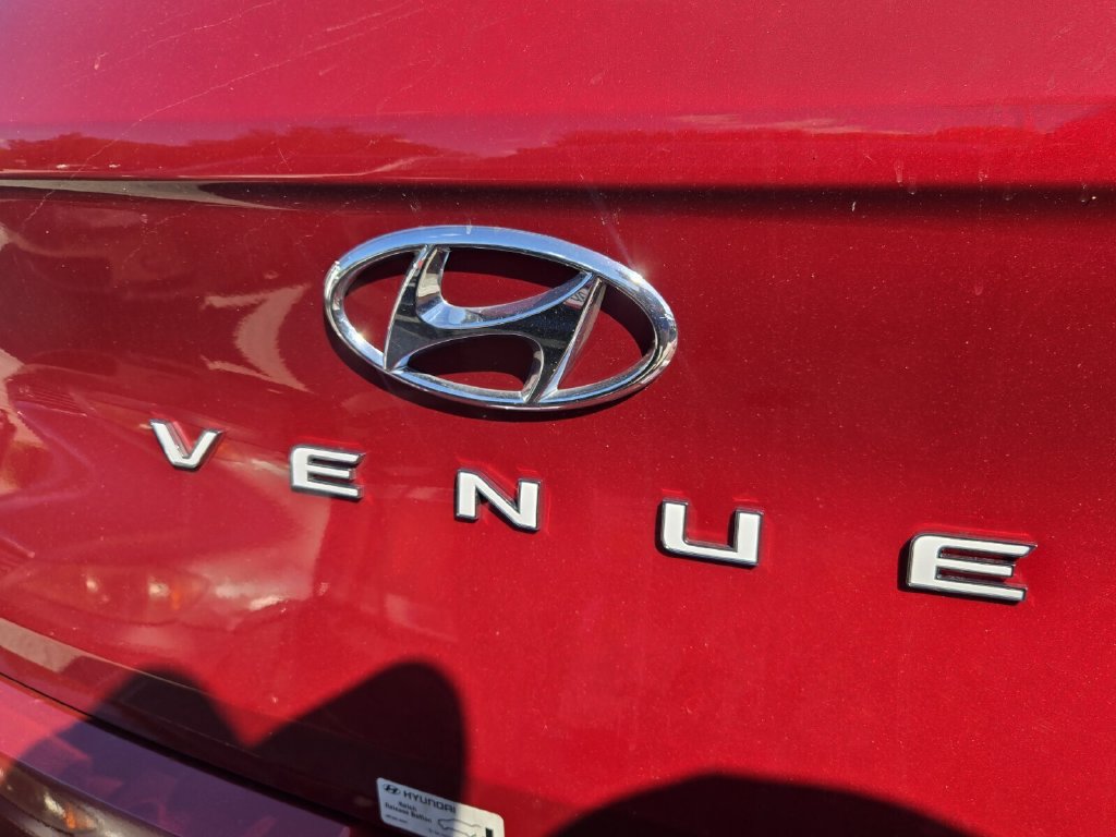 Used 2024 Hyundai Venue Limited FWD image 9