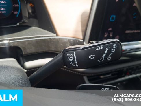 Used 2025 Volkswagen Atlas SE FWD image 12