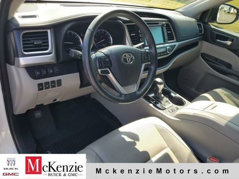 Used 2018 Toyota Highlander Limited Platinum AWD/4WD image 6