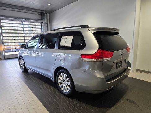 Used 2012 Toyota Sienna LE image 3