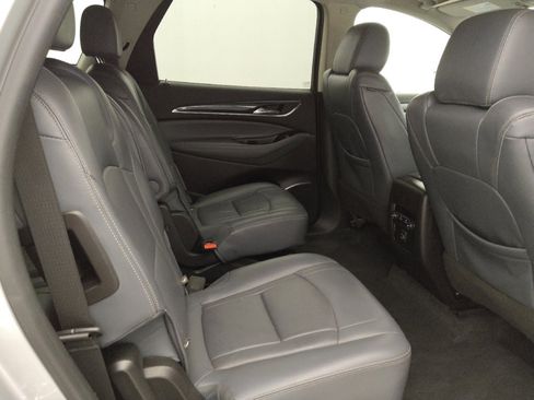Used 2020 Buick Enclave Essence image 19