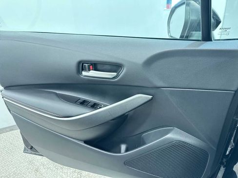 Used 2025 Toyota Corolla SE w/ SE Premium Package image 30