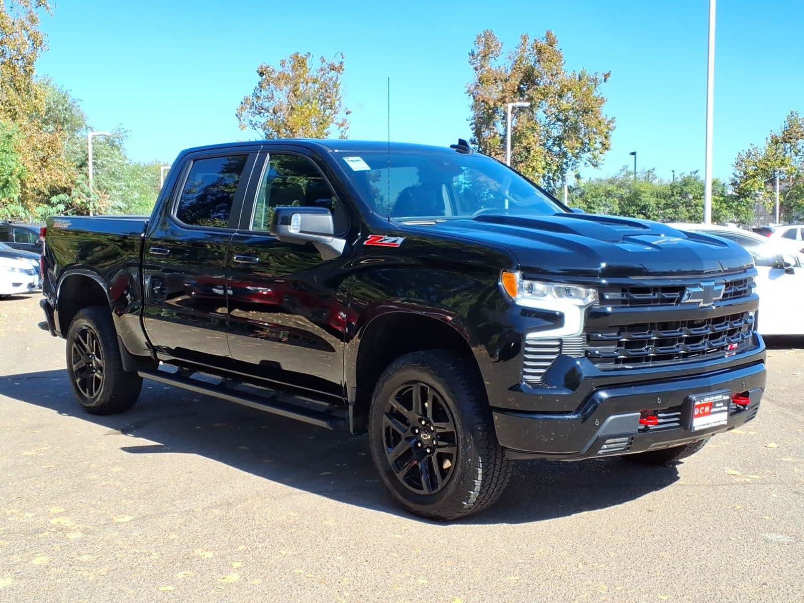 Used 2026 Chevrolet Silverado 1500 LT Trail Boss w/ LT Trail Boss Premium Package AWD/4WD image 3