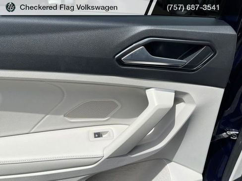 Used 2023 Volkswagen Tiguan SE w/ Panoramic Sunroof Package FWD image 24