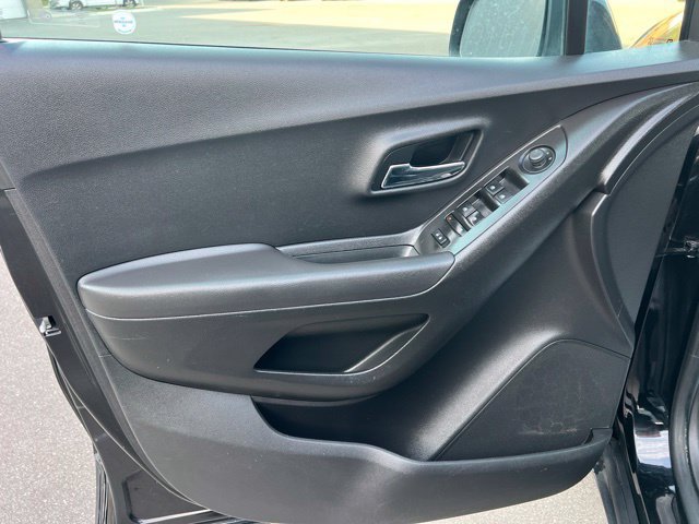 Used 2020 Chevrolet Trax LT w/ LT Convenience Package FWD image 18