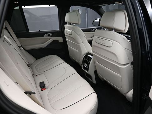 Used 2024 BMW X5 xDrive40i w/ M Sport Package image 30