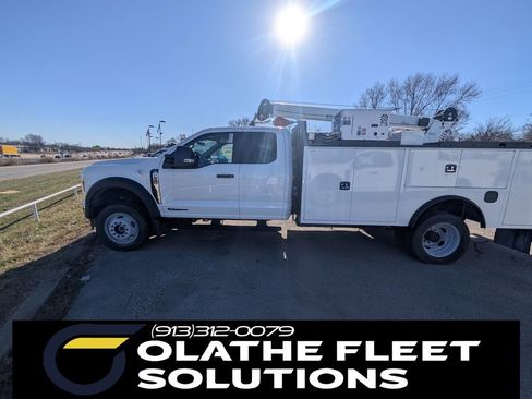 New 2025 Ford F550 4x4 Supercab Super Duty image 3