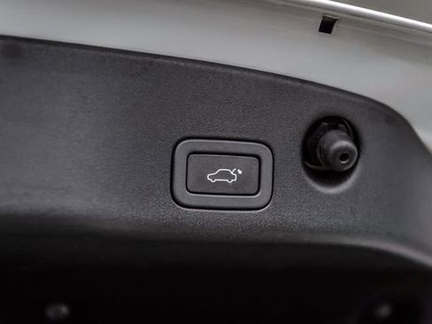 Used 2015 Jaguar XJ L Portfolio image 12