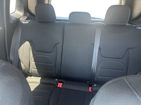 Used 2021 Jeep Renegade Latitude AWD/4WD image 13