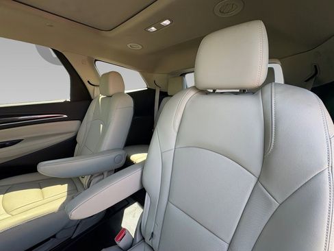 Used 2021 Buick Enclave Essence w/ Sound and Sites Package image 4