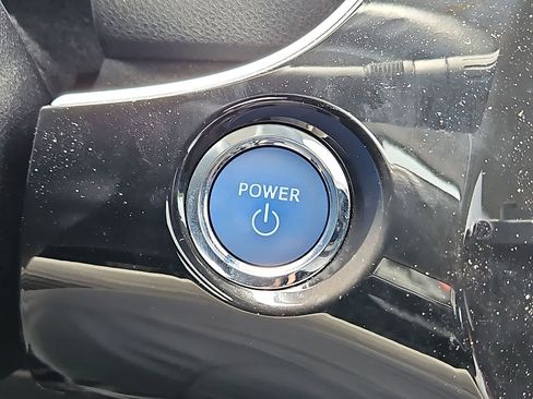 Used 2022 Toyota Prius LE AWD/4WD image 22