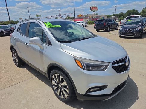 Used 2018 Buick Encore Essence FWD image 4