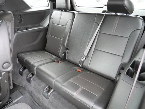 Used 2023 Chevrolet Traverse RS image 26