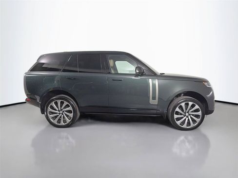 Used 2025 Land Rover Range Rover SE AWD/4WD image 4