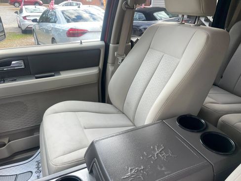Used 2014 Ford Expedition XLT image 10
