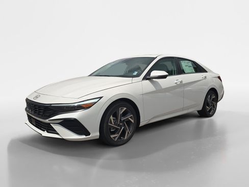 Used 2026 Hyundai Elantra Limited FWD image 7