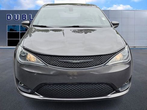 Used 2020 Chrysler Pacifica Touring w/ S Appearance Package image 2