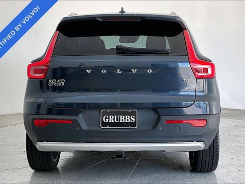 Used 2021 Volvo XC40 T4 Momentum w/ Protection Package Premier FWD image 3