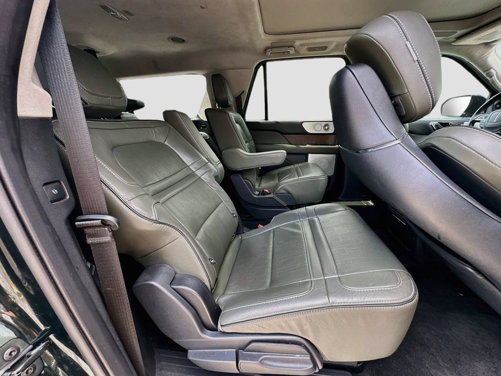 Used 2022 Lincoln Navigator L Black Label AWD/4WD image 31
