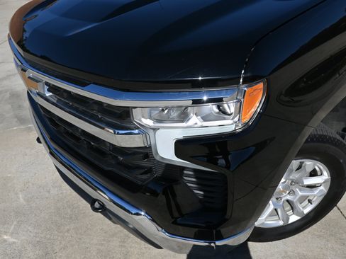 Used 2023 Chevrolet Silverado 1500 LT image 13