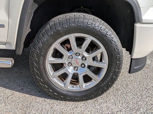Used 2015 GMC Sierra 1500 Denali w/ Driver Alert Package AWD/4WD image 11