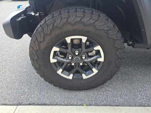 Used 2025 Jeep Wrangler Unlimited Rubicon 4xe w/ Safety Group AWD/4WD image 9