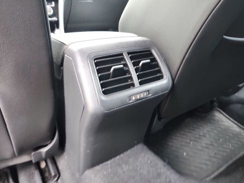 Used 2018 Volkswagen Golf R 4-Door AWD/4WD image 28