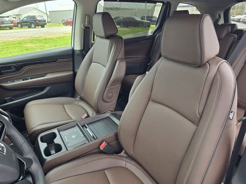 New 2026 Honda Odyssey Touring image 13
