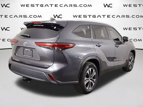 Used 2023 Toyota Highlander XLE FWD image 46