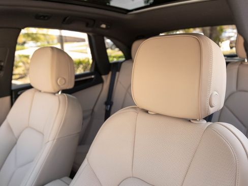 Used 2025 Porsche Macan image 23