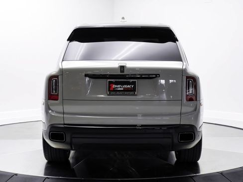 Used 2022 Rolls-Royce Cullinan Black Badge AWD/4WD image 9