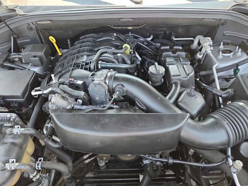 Used 2018 Jeep Grand Cherokee Altitude AWD/4WD image 17