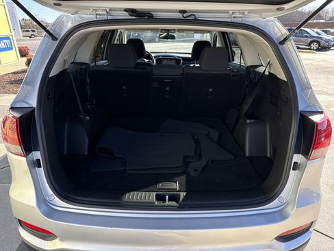 Used 2019 Kia Sorento AWD V6 image 32