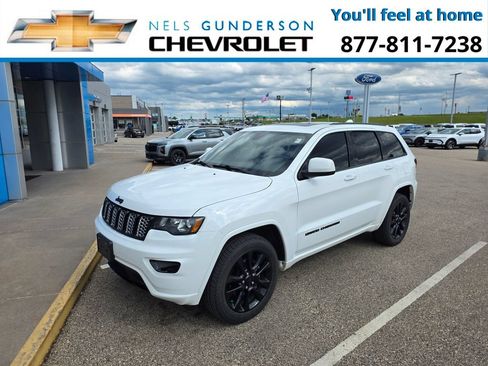 Used 2019 Jeep Grand Cherokee Altitude AWD/4WD image 2