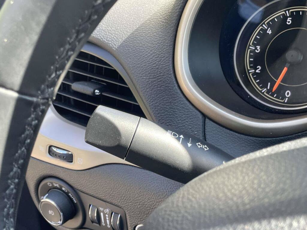 Used 2018 Jeep Cherokee Limited AWD/4WD image 35