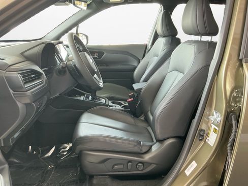 Used 2025 Subaru Forester Limited w/ Protection Package image 11