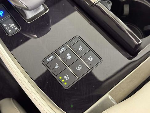 Used 2024 Lexus LS 500 AWD w/ Interior Upgrade Package image 31