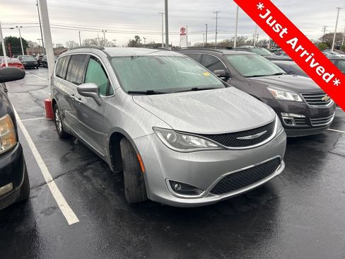 Used 2017 Chrysler Pacifica Touring-L image 1