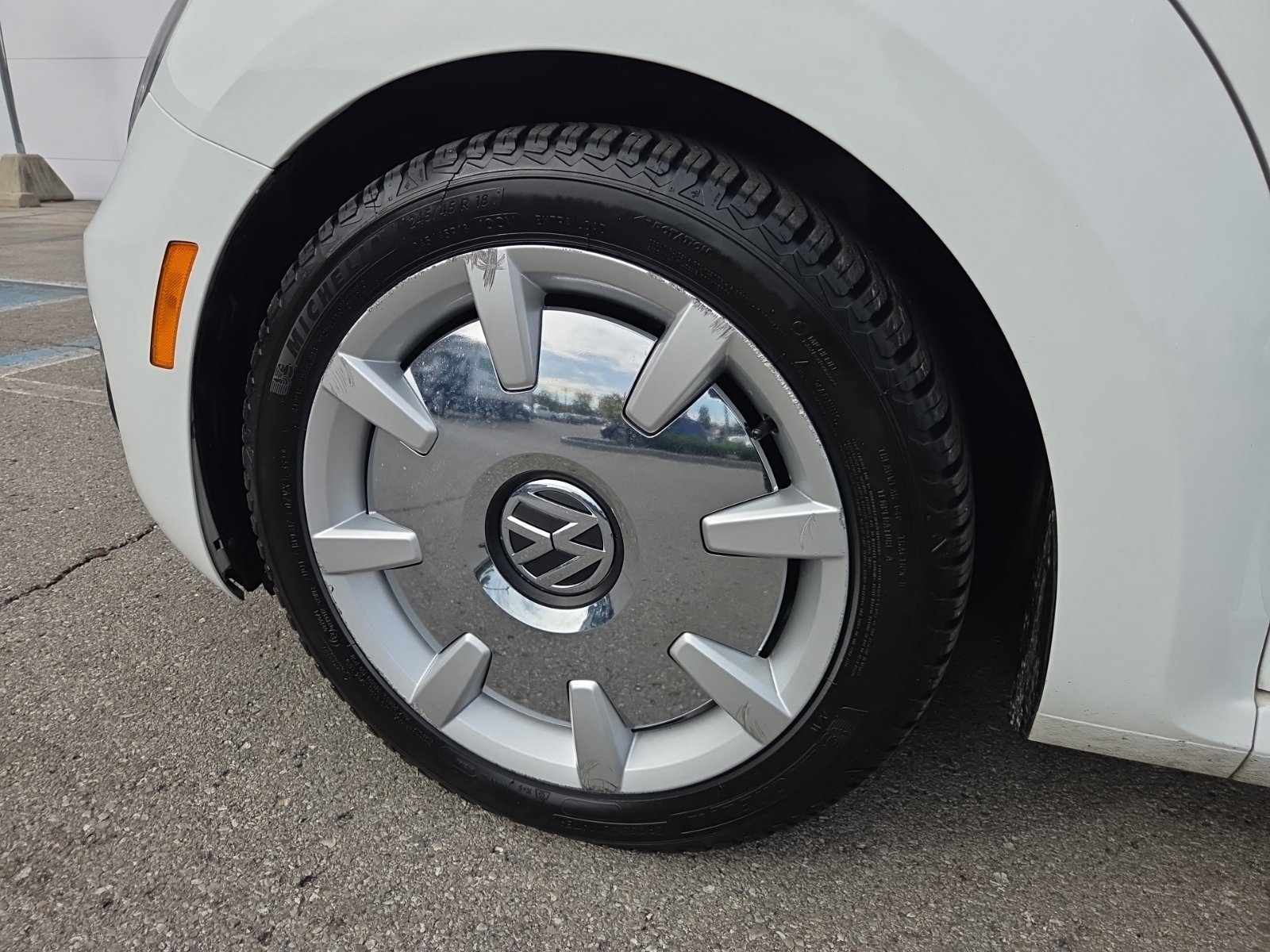 Used 2019 Volkswagen Beetle 2.0T SE FWD image 16