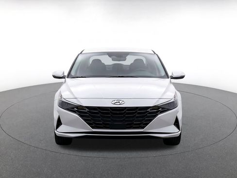 Used 2025 Hyundai Elantra SEL FWD image 2